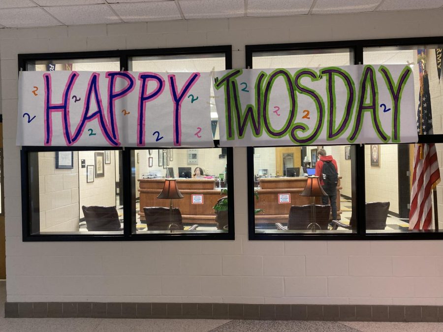 Banner welcoming students on Twosday!